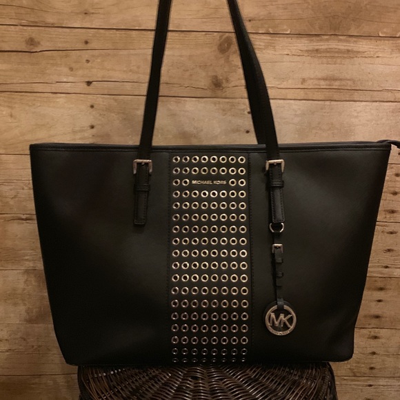 Michael Kors Handbags - Michael Kors Jet Set Grommet Tote